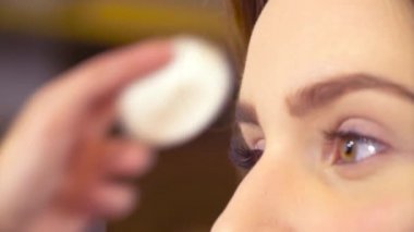 Kaş şekli düzeltme makyaj sanatçısı