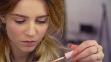 Açılış ve dudak parlatıcısı test modeli