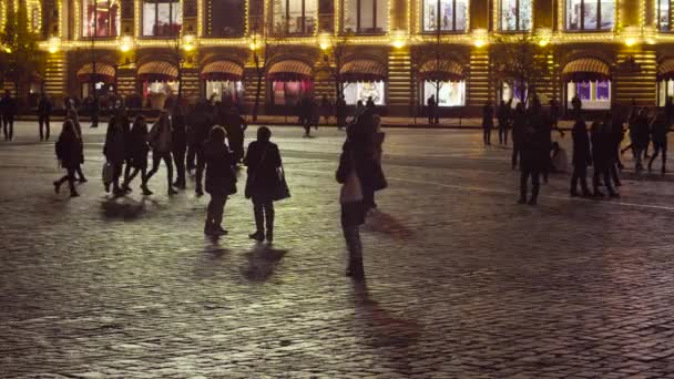 Vörös téren Moszkvában, éjszaka, egy csomó ember — Stock videók