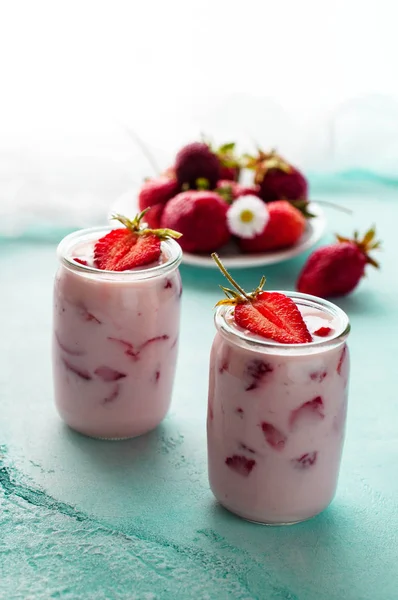 草莓酸奶 图库图片