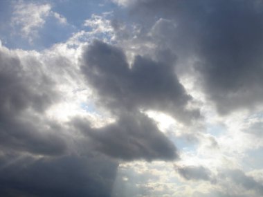 Atmosferik Fenomen, Gökyüzü ve Kara Bulutlar
