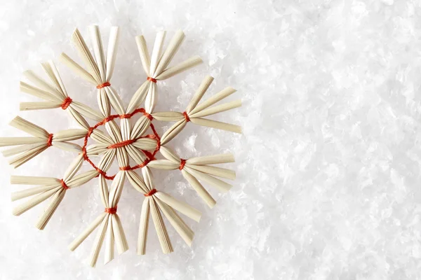 Halm snöflinga vit snö bakgrunden, Christmas Snow Flake — Stockfoto