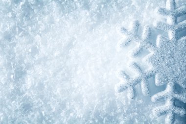 Kar tanesi üzerinde kar, mavi Snow Flake kristalleri arka plan, kış