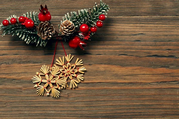 Christmas Snowflake Wood Background, Winter Straw Snow Flakes — Stock Photo, Image