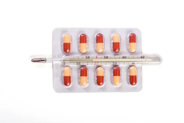 Teploměr pilulky, kapsle Tablet a prášek, lékárna lék koncept — Stock fotografie