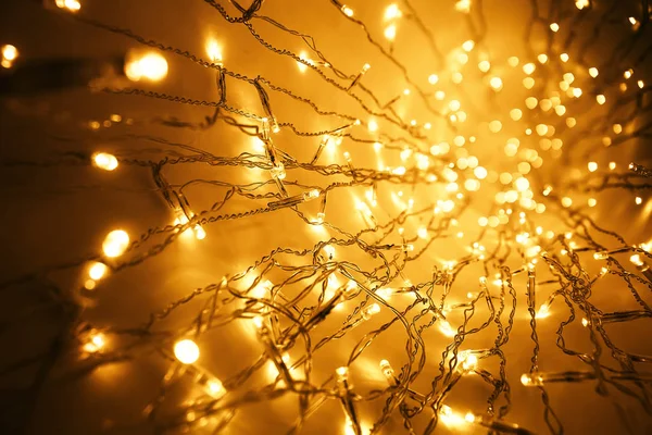Χριστούγεννα φώτα γιρλάντα, θολή οδήγησε λάμπα ανοιχτόχρωμο φόντο, φωτισμός Bokeh — Φωτογραφία Αρχείου