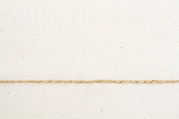 Fundo de papel de papelão com corda de fio, textura de caixa reciclada, fita vintage — Fotografia de Stock