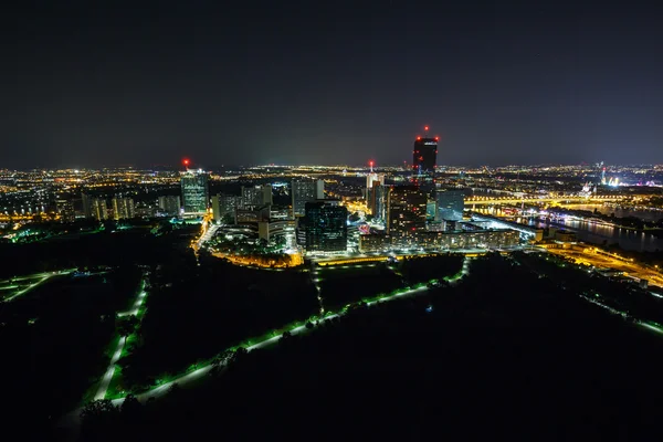 Viyana şehir ışıkları ile gece — Stok fotoğraf