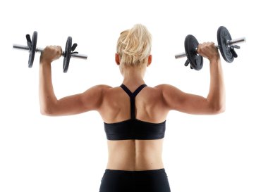 Fitness kız dumbbells ile omuz egzersiz yapıyor