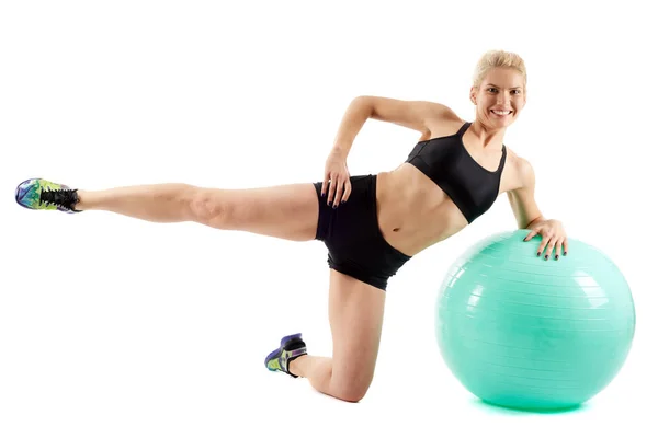 Fitness cvičení dívka s gym ball — Stock fotografie