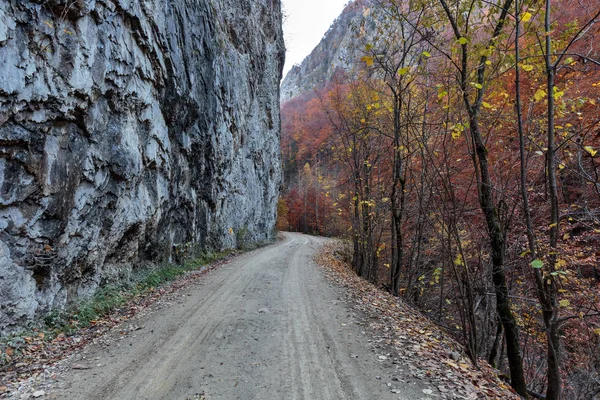 Mountain road in autumn — Stock Photo, Image