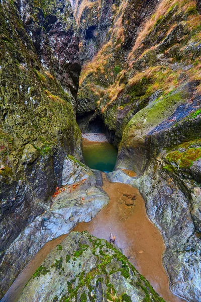 Cañón y un río en las montañas rocosas —  Fotos de Stock