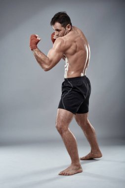 Muay Tay savaşçı çeşitli duruşlar içinde