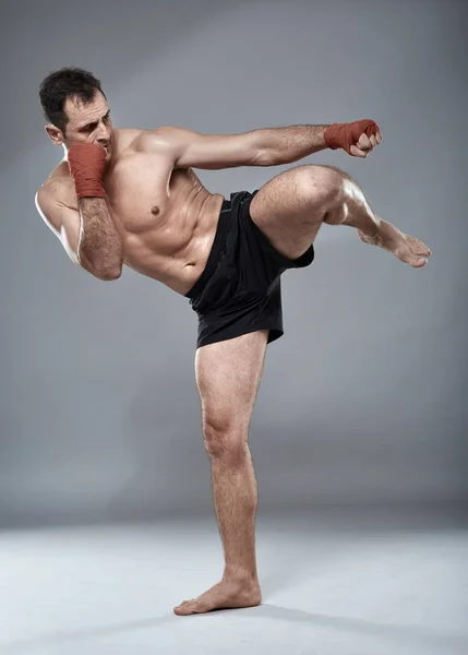 Entrenamiento de combate en sacos de boxeo —  Fotos de Stock