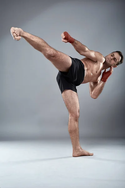 Kickbox bojovník v různých polohách — Stock fotografie