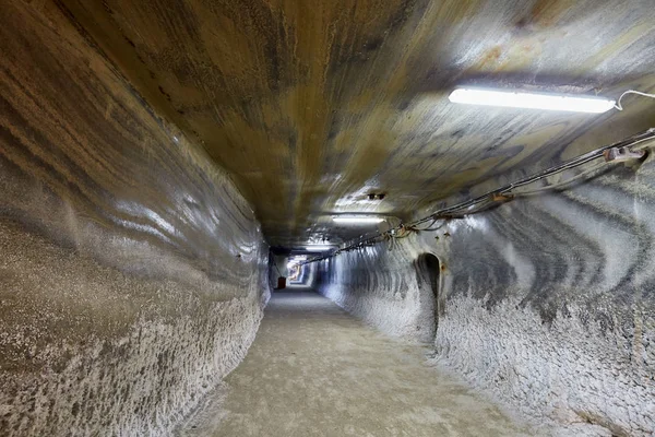 Túnel subterrâneo numa mina de sal — Fotografia de Stock