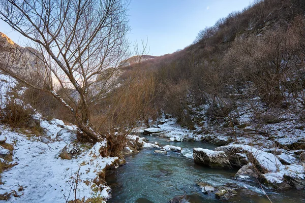 Řeka v horský průsmyk — Stock fotografie