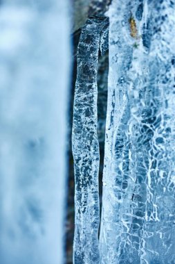 Buz sarkıtları donmuş şelale den