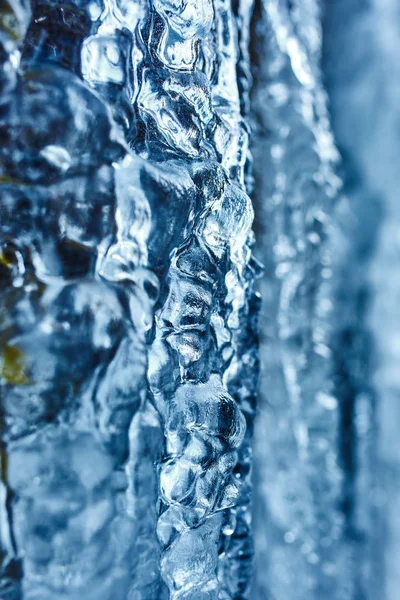 Buz sarkıtları donmuş şelale den Stok Fotoğraf