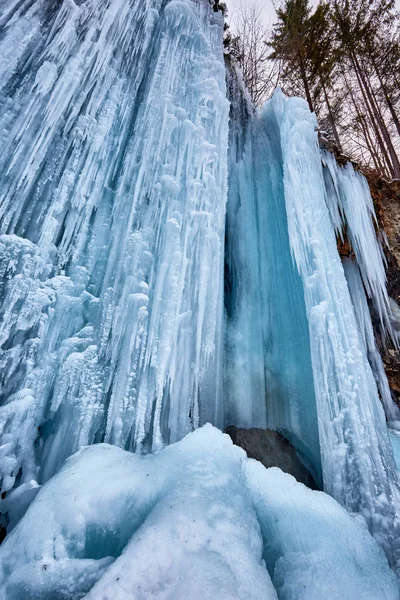 Cascade gelée en hiver — Photo