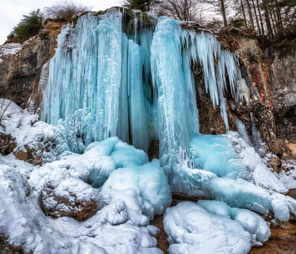 Замороженный водопад зимой Стоковое Фото