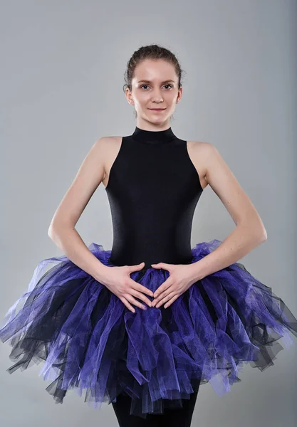 Giovane ballerina in posa — Foto Stock