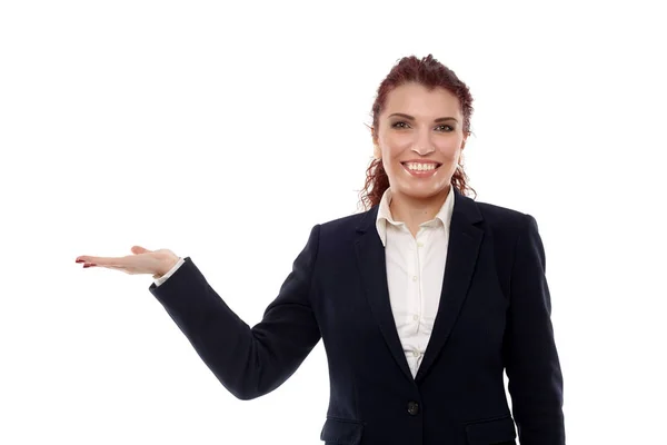 Счастливая латиноамериканская деловая женщина представляет — стоковое фото