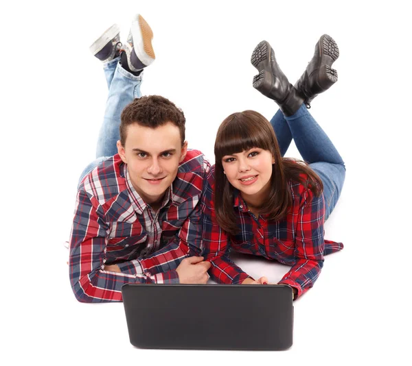 Twee tieners met laptop — Stockfoto