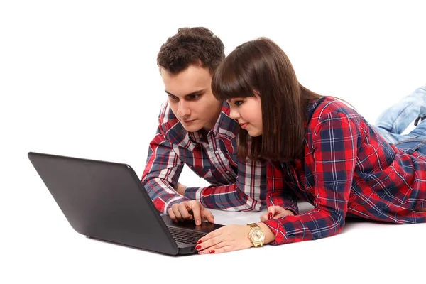 Dois adolescentes com laptop — Fotografia de Stock