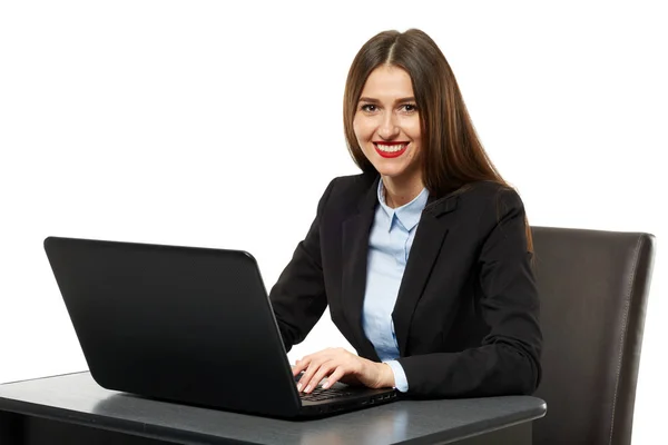 Ung affärskvinna på hennes skrivbord — Stockfoto