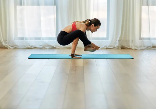 Yoga trainer in asana — 스톡 사진