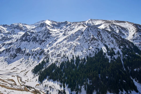 Góry pokryte śniegiem — Zdjęcie stockowe