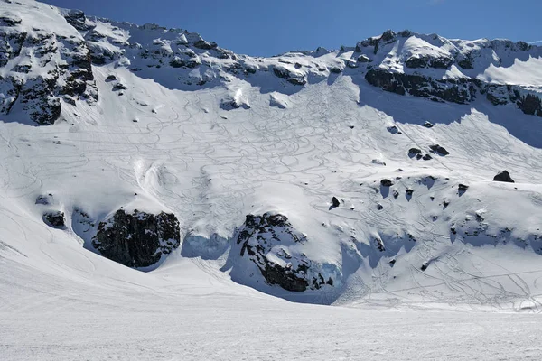 Скалистые горы под снегом Стоковая Картинка