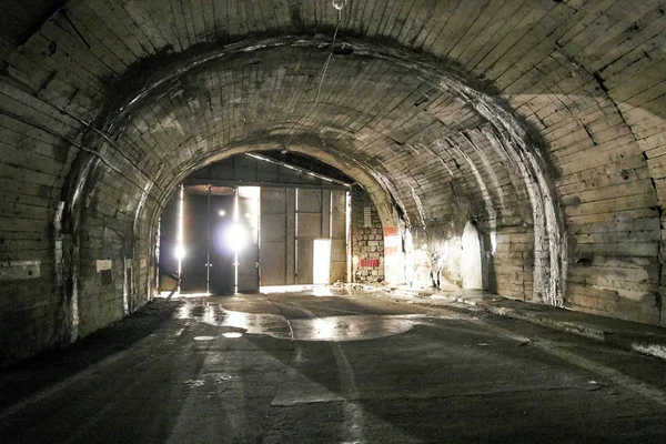 Тунель через гори — стокове фото