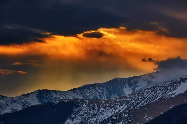 Zonsondergang in Parang bergen — Stockfoto