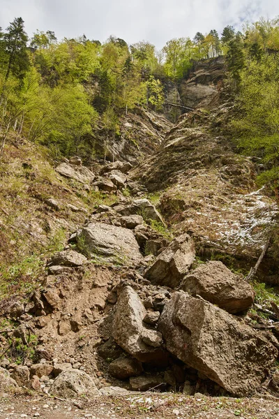 Avalancha de enormes rocas — Foto de Stock