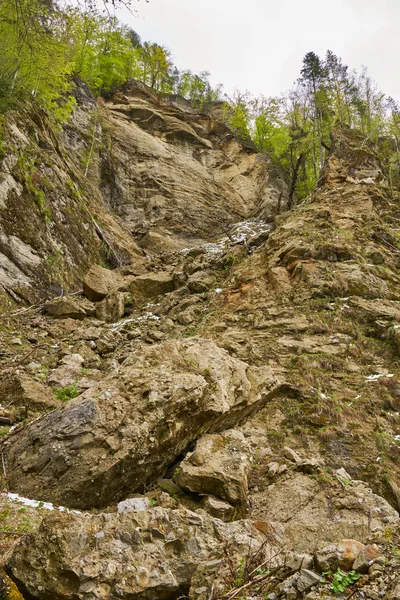 Аваланч величезних скель — стокове фото