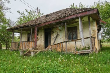 eski yıkık ev 