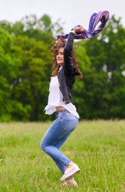 kadın sevinç için atlama