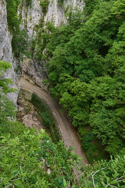 Estrada de cascalho de montanha — Fotografia de Stock