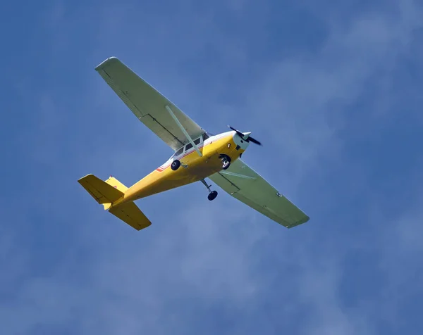 Personal airplane in flight — Stock Photo, Image