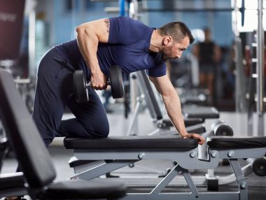 Fitness Eğitmeni ile Halter satır