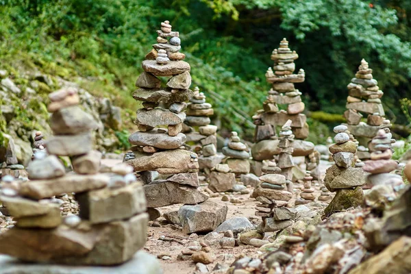 Kameny v zenových věžích — Stock fotografie