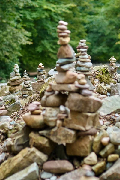 Stones arranged in zen towers — Stock Photo, Image