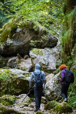 Yürüyüşçüler Kanyon sırt çantaları ile