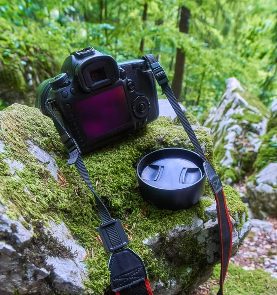 Επαγγελματική dslr φωτογραφική μηχανή — Φωτογραφία Αρχείου