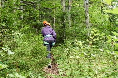 Via ferrata ekipman ile insanlar