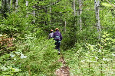 Via ferrata ekipman ile insanlar
