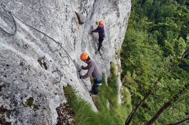 insanlar dağlarda tırmanma