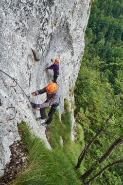 insanlar dağlarda tırmanma